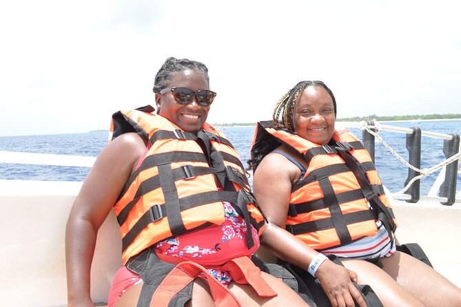 Best Parasailing Cozumel + Locker - Flying 250 meters above Cozumel