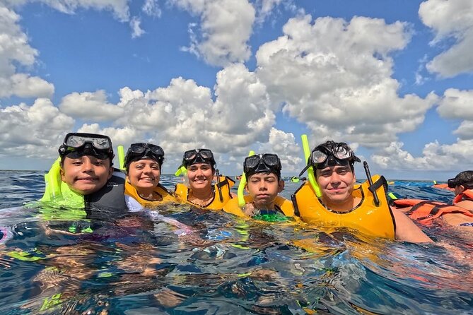 Catamaran in Cozumel with snorkeling at El Cielo and open Bar - Finding the 1:00 PM meeting point