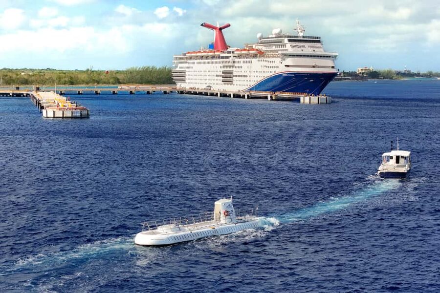Cozumel: Atlantis Submarine Adventure - The live narration makes the ride easier to follow
