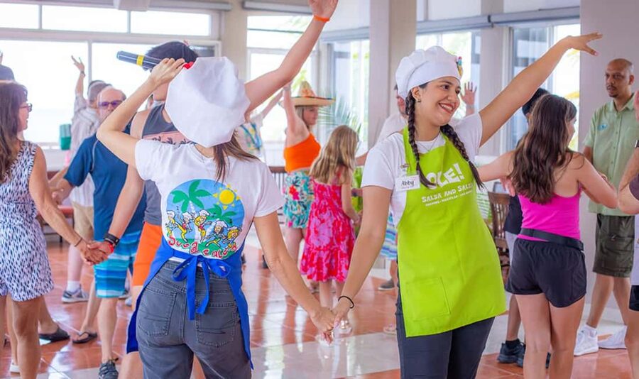 Cozumel: The Original Salsa & Salsa™ - Making several salsas instead of just watching