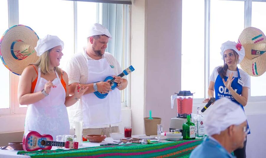 Cozumel: The Original Salsa & Salsa™ - Mixing your own margarita