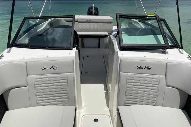 Deluxe Private Boats - 24 ft Sea Ray - Fresh ceviche, guacamole, and an open bar