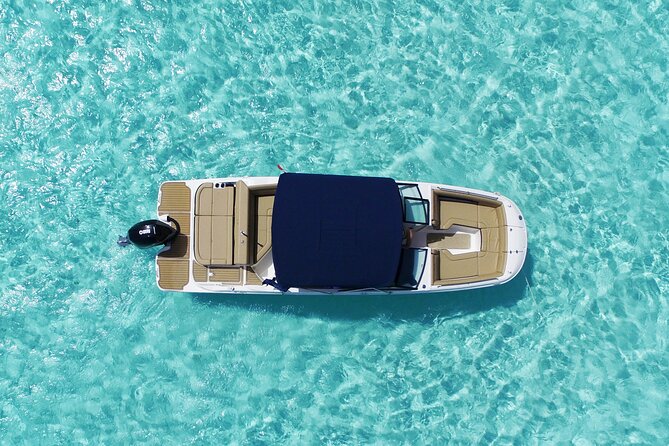 Deluxe Private Boats - 27 ft Sea Ray - Choosing between El Cielo and Isla Pasión