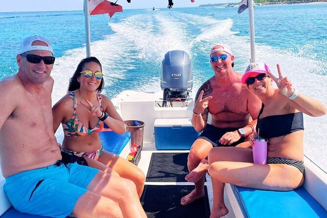Exploration to El Cielo and Reefs: Live up close with stars - Columbia Reef starts the underwater tour