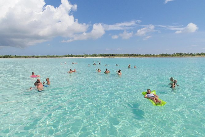 "First Lady" Private Snorkel & El Cielo Sandbar Combo - Lunch cooked aboard, with a full drinks menu