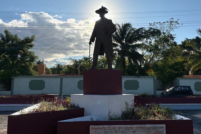 History walking - Foodie Cozumel tour - Starting at the Three Cultures Square