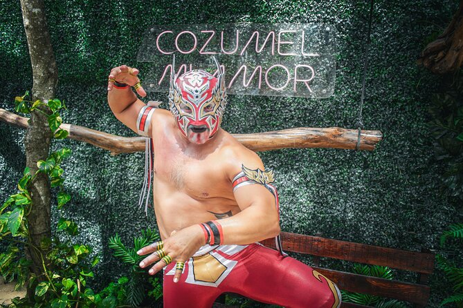 Legendary Mexican Lucha Libre Experience in Cozumel Meet andGreet - The Barriecito match: Rudos, Técnicos, and crowd play