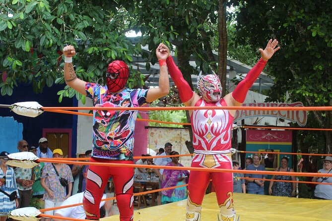 Legendary Mexican Lucha Libre Experience in Cozumel Meet andGreet - Arriving at Barriecito with a welcome drink