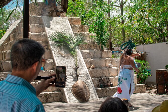 Otoch Cozumel Mayan Cultural Tour with Cenote, Tastings & Tequila - Chocolate, cacao, and honey at the tasting table