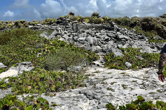 Private Mayan Ruins Tour with Cenote/caves and Mexican Picnic - El Mirador combines photographs, shopping, and lunch