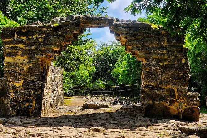 Visit the ancient Mayan ruins and the best beaches in Cozumel - Guides, vehicles, and the importance of confirming the plan