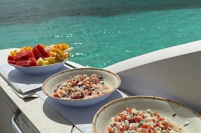 Yacht with visit to heaven cie service snorkell included - The five- to six-hour schedule